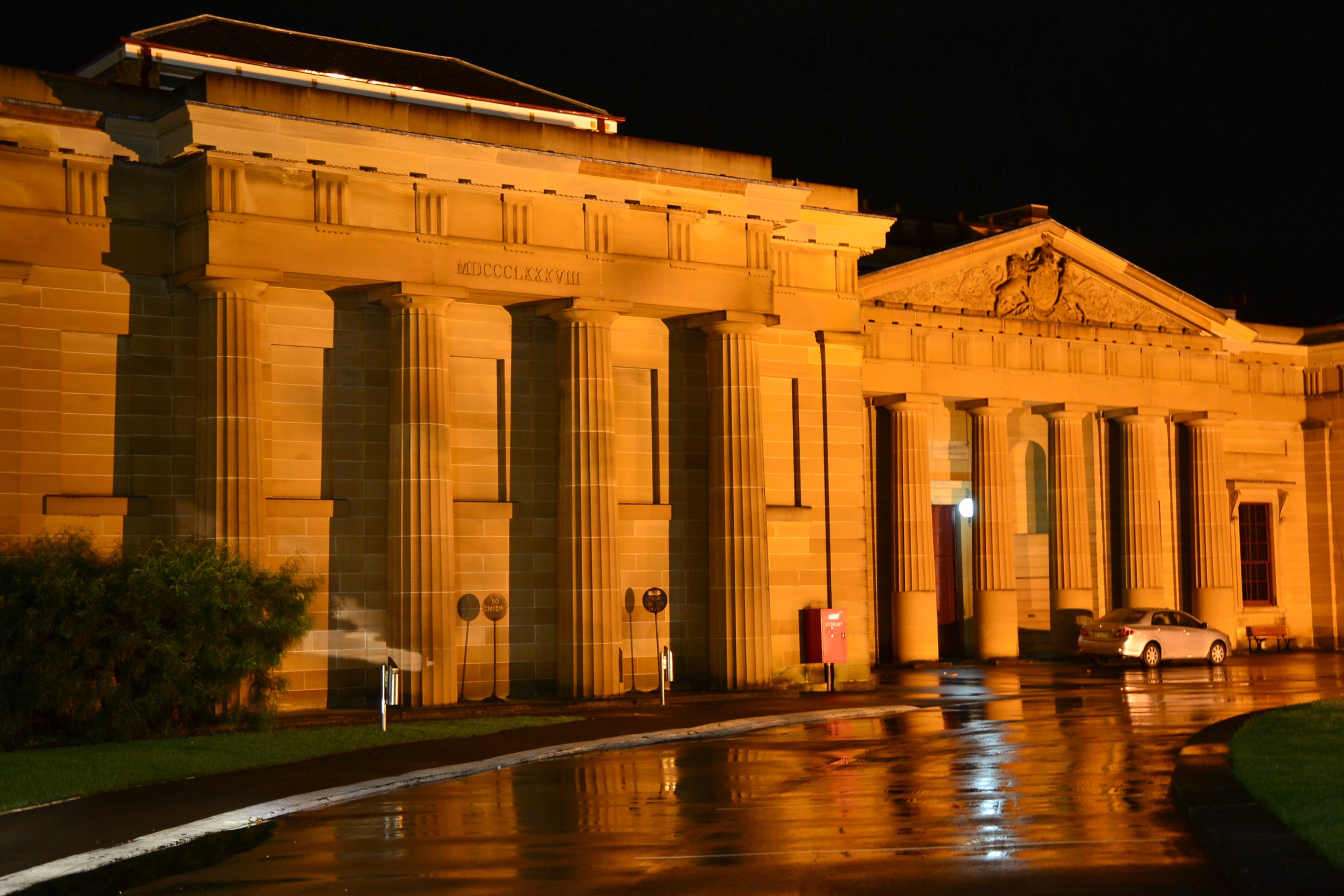 The Darlinghurst Courthouse is an heritage-listed courthouse.