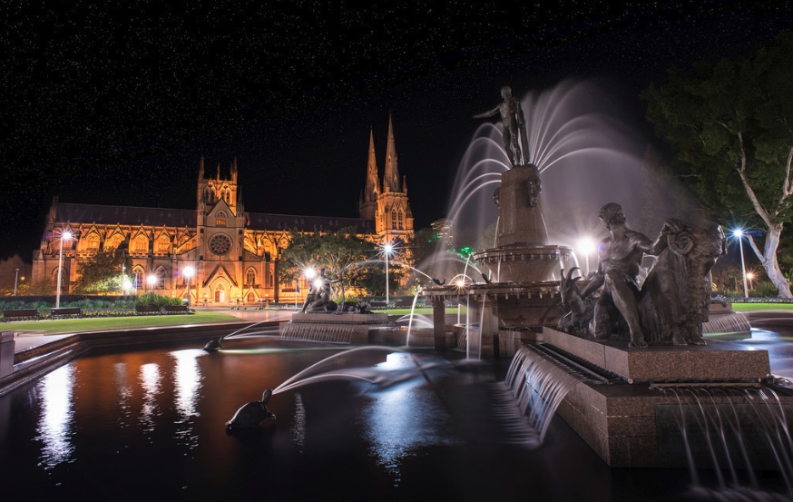 A beautiful fountain located at Hyde Park