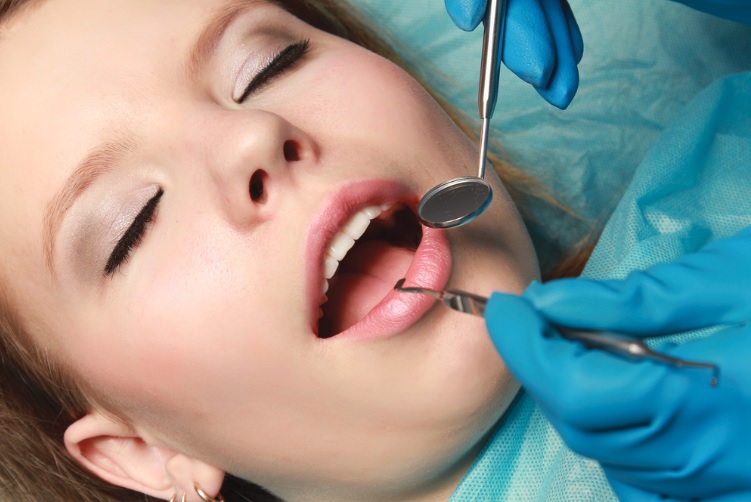Cosmetic Dentistry: Comparing Different Approaches